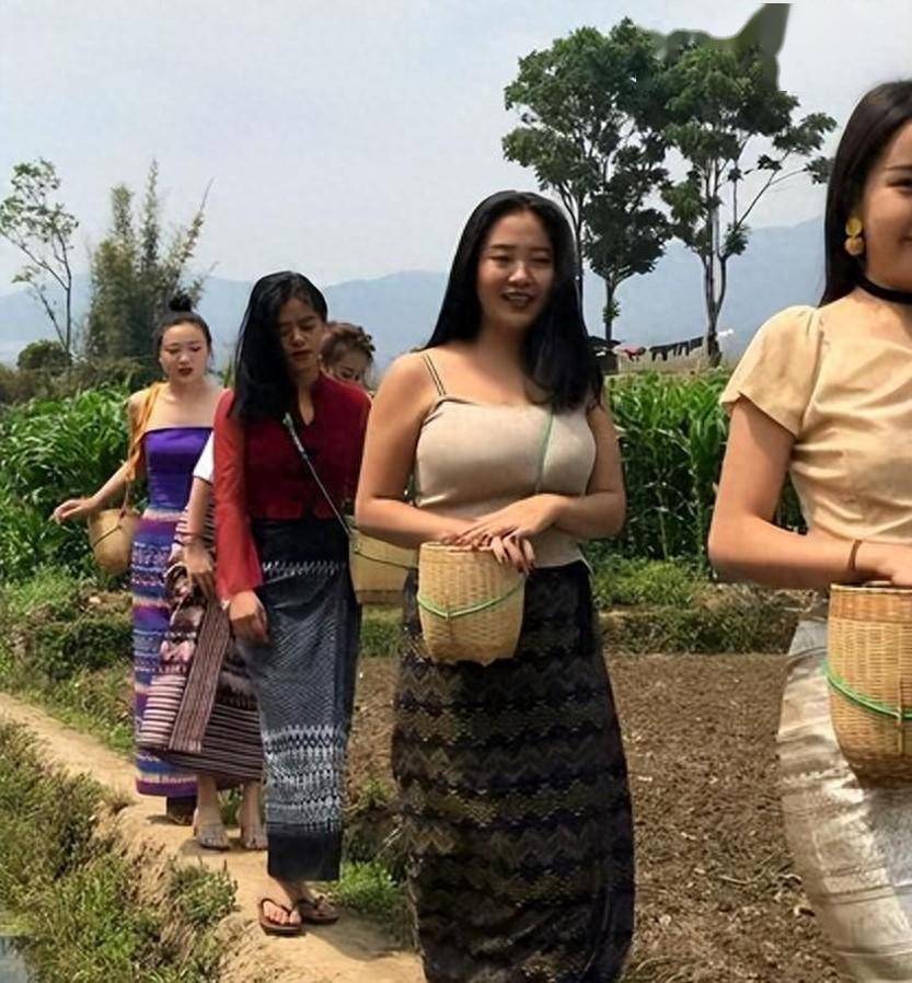 在战乱与贫困的驱使下,越来越多的缅甸姑娘梦想嫁到中国,寻求一个安稳