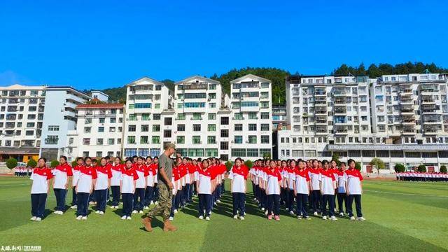 天眼影像|从江一中:军训开启 磨砺青春