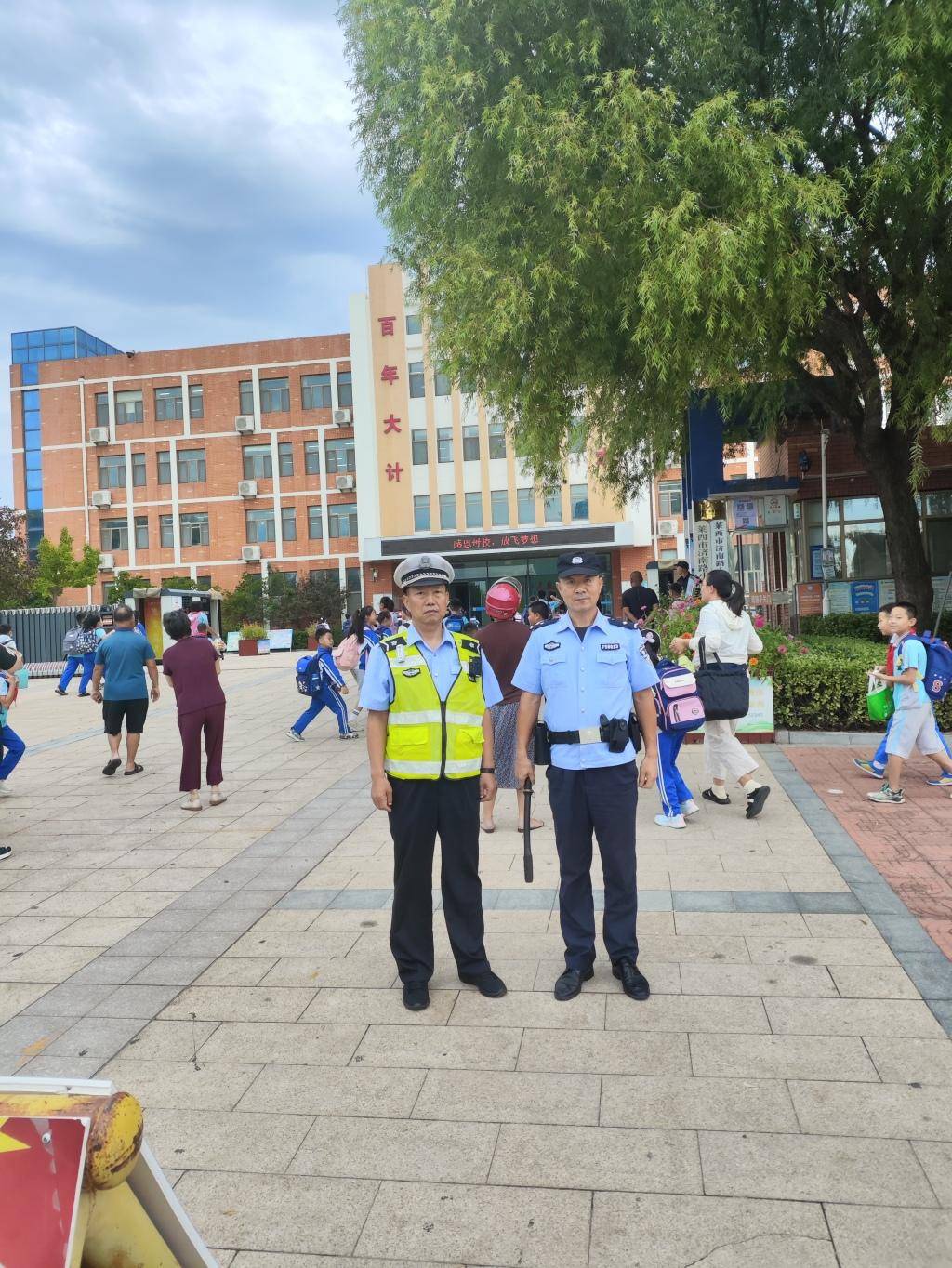 站好"护学岗",上好"第一课",莱西公安全力护航"开学季"