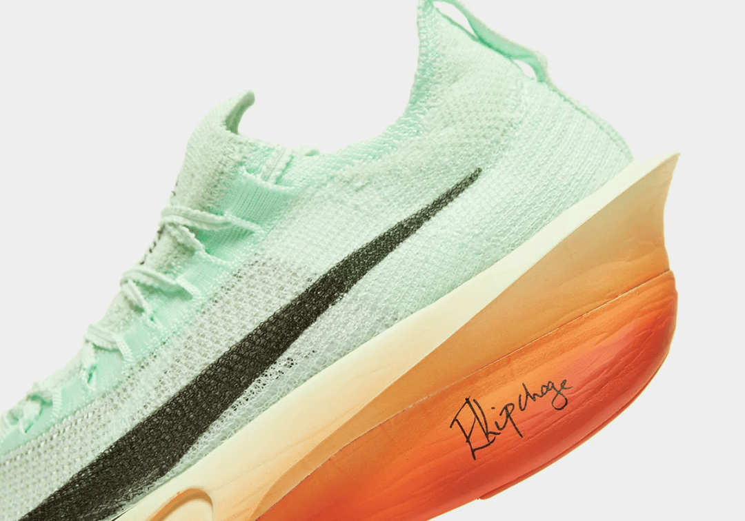 热点快报|除了新赛季新跑鞋,基普乔格也推出自己的配色跑鞋