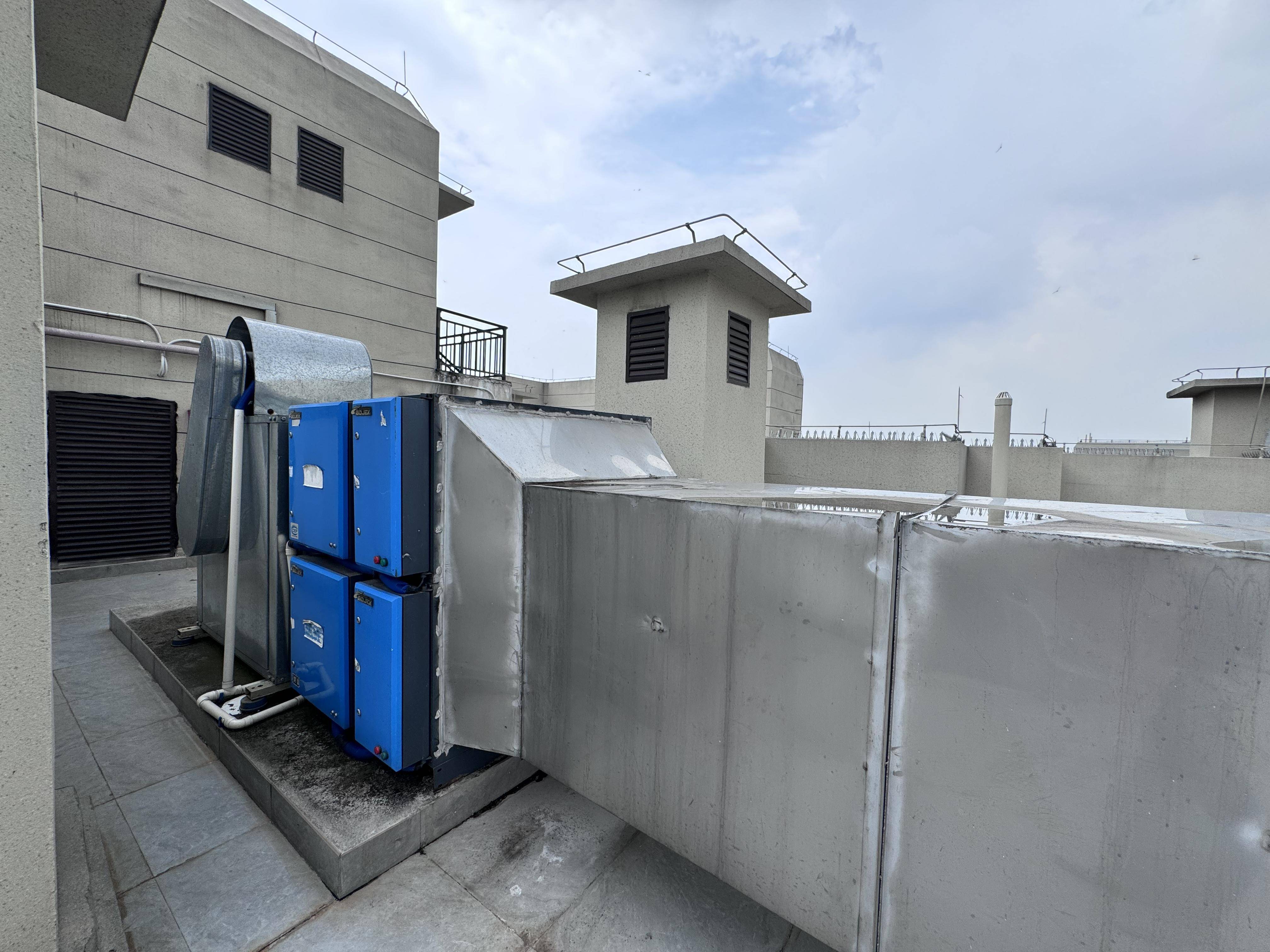 南都调查:餐饮油烟新规实施一年,广州仍有小区受油烟味之苦