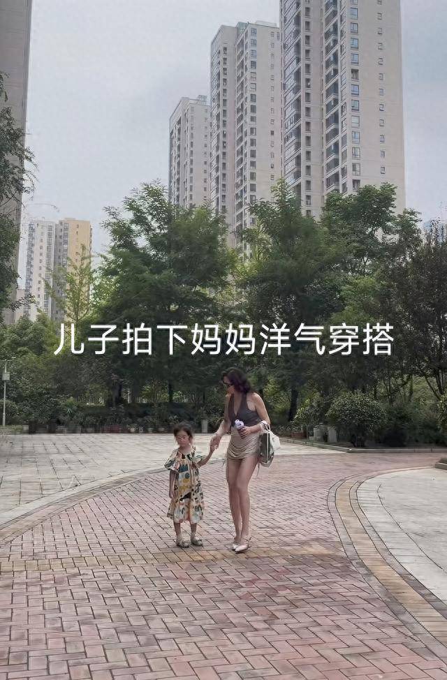 辣妈街头孩子图片