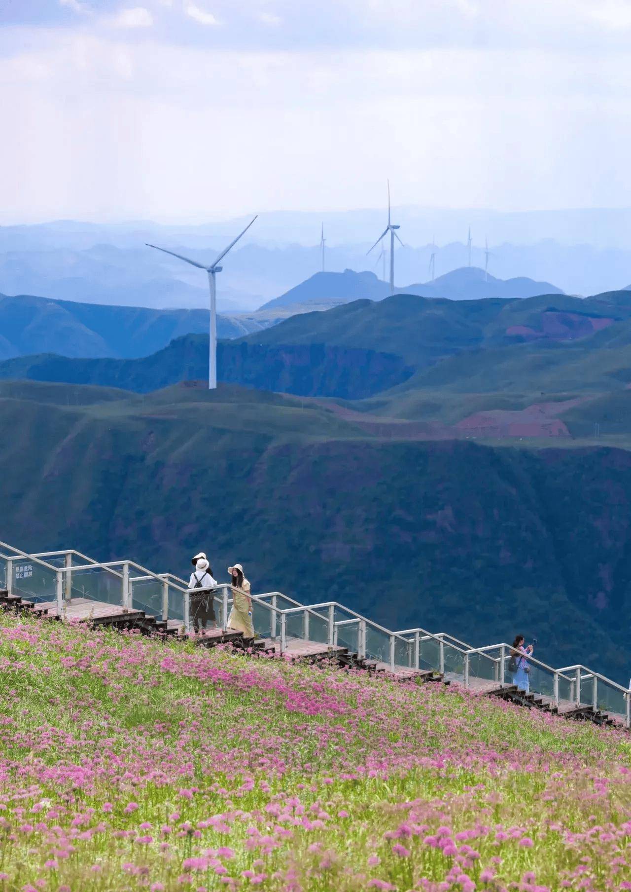 乌蒙山外,自带电影感的冷门小城悄悄"红"了