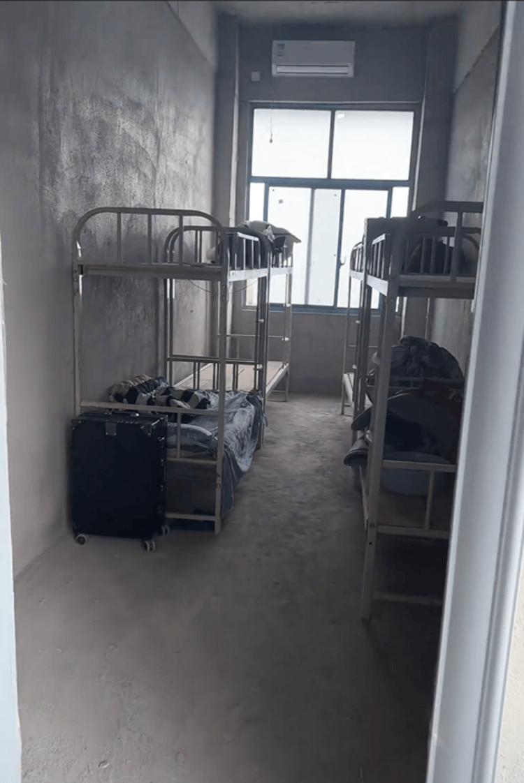 宿舍竟是毛坯房 校长:寒假将继续装修,学生只能克服一下_郸城县_才源