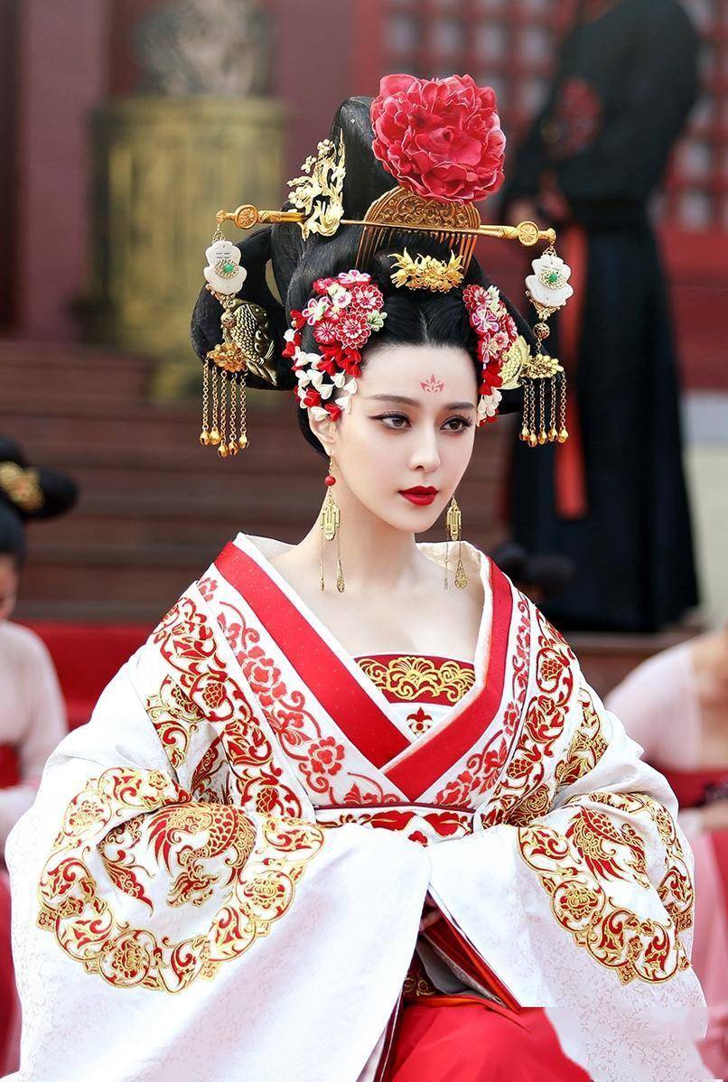 只可惜当今娱乐圈,像范冰冰这样能撑起古装造型,演绎国色天香的女演员