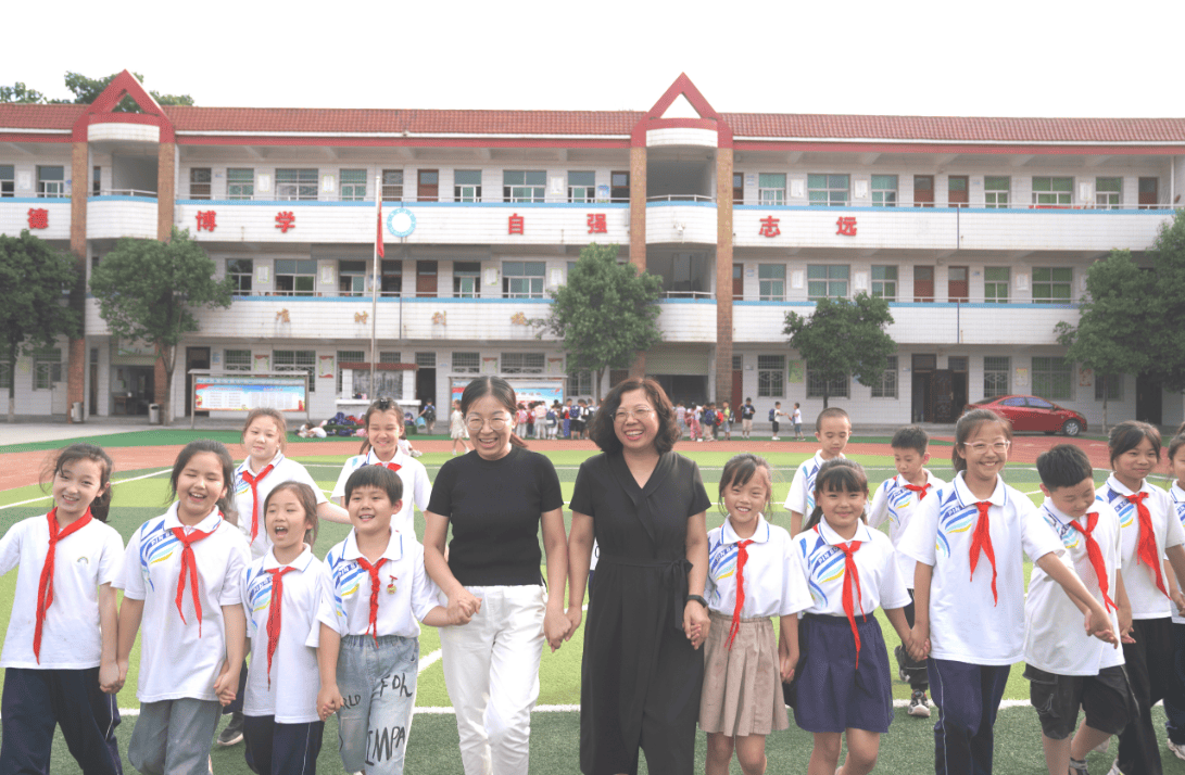 扬名中心小学钱丽萍图片