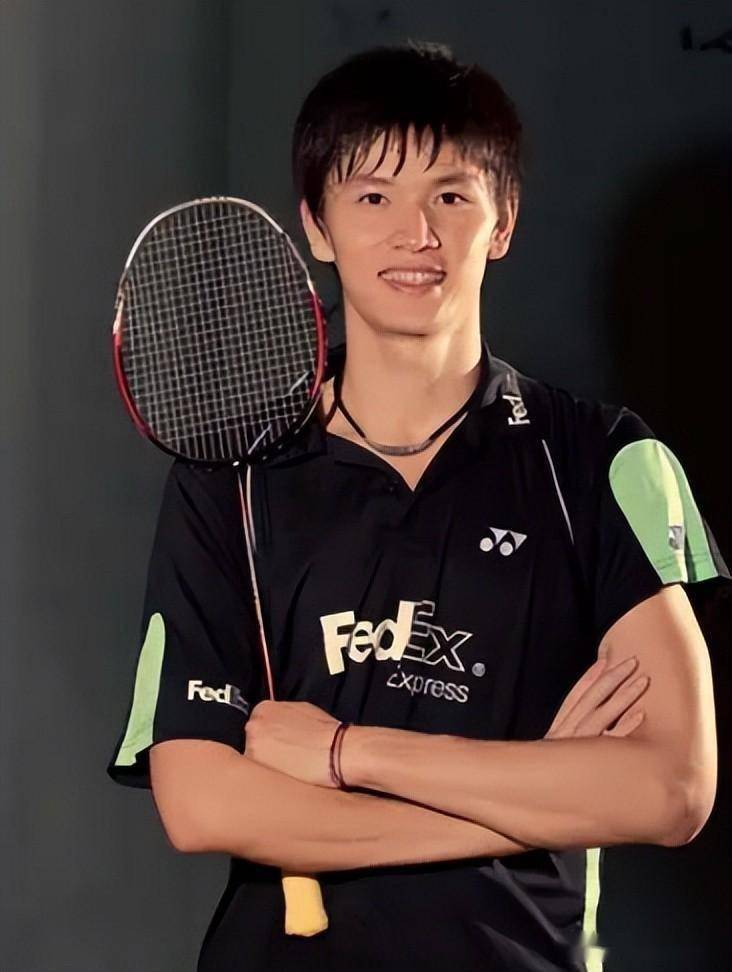 羽坛传奇鲍春来现状:41岁皮肤松弛,击败林丹的他为何离开国家队