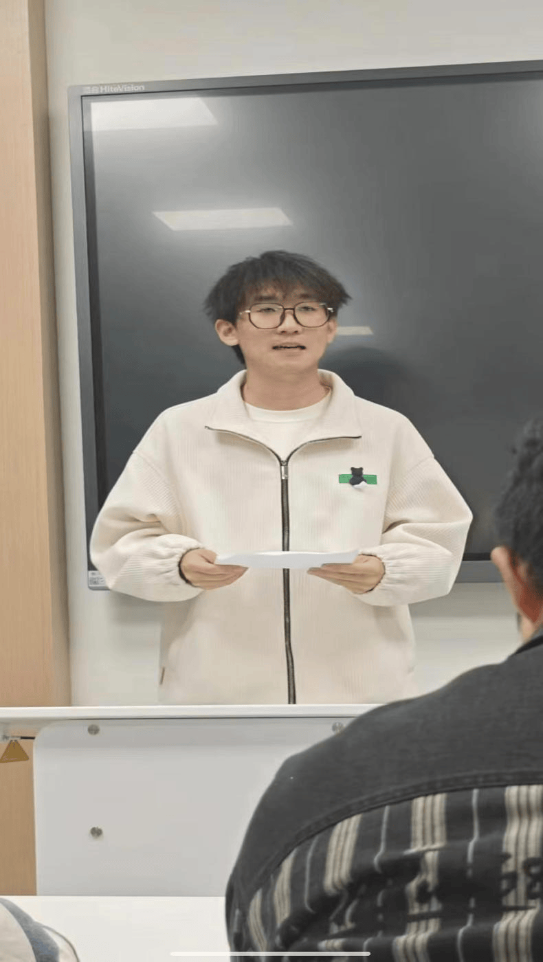 王展鹏我是2023级石油工程的王展鹏，来自山东省。爱好广泛，性格开朗，乐