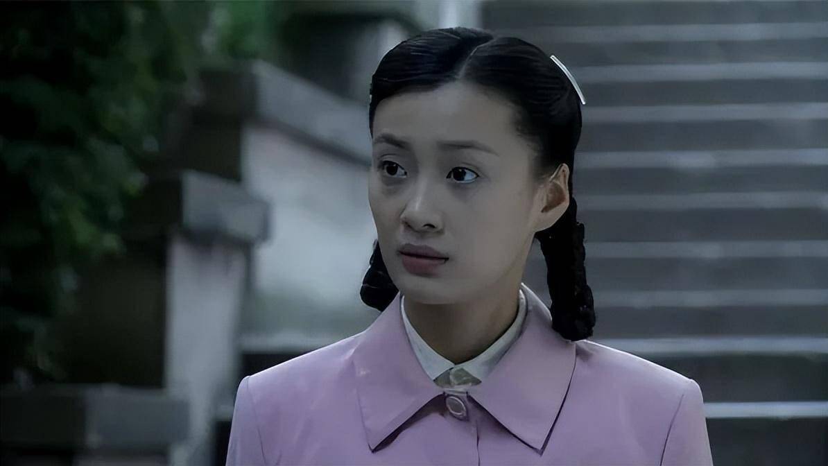 徐梵溪:没有婚姻,也没有孩子,男友花5亿娶李小冉,她独自绽放