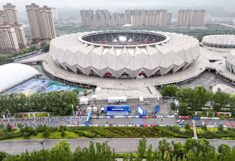 跟着抱抱游西区