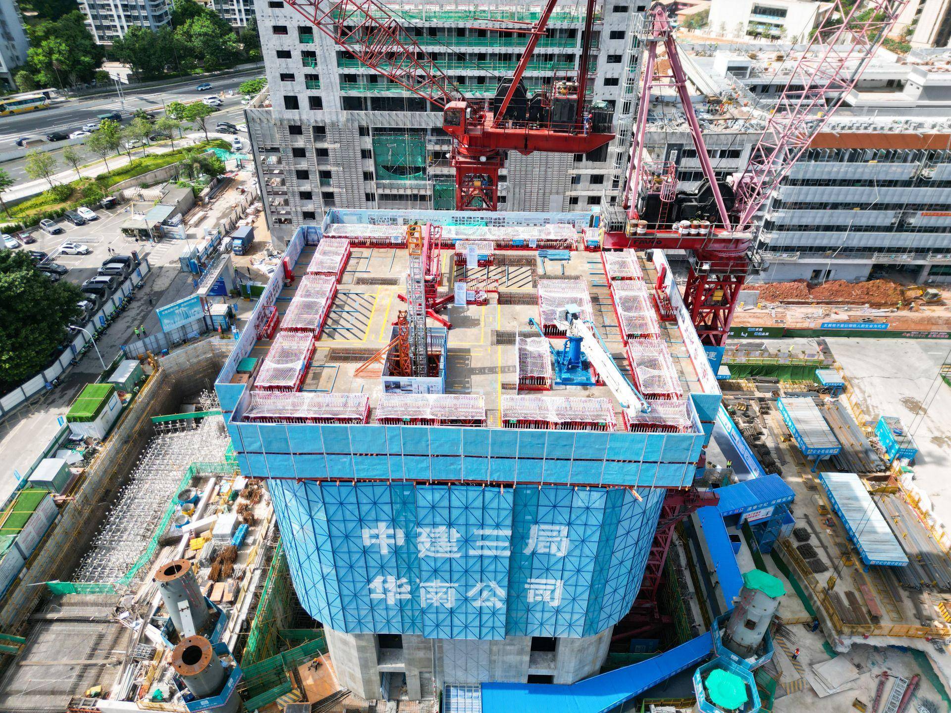超高层住宅施工作业集成平台"空中造楼机"