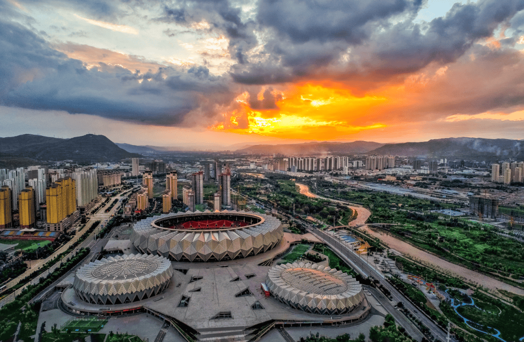 跟着抱抱游西区