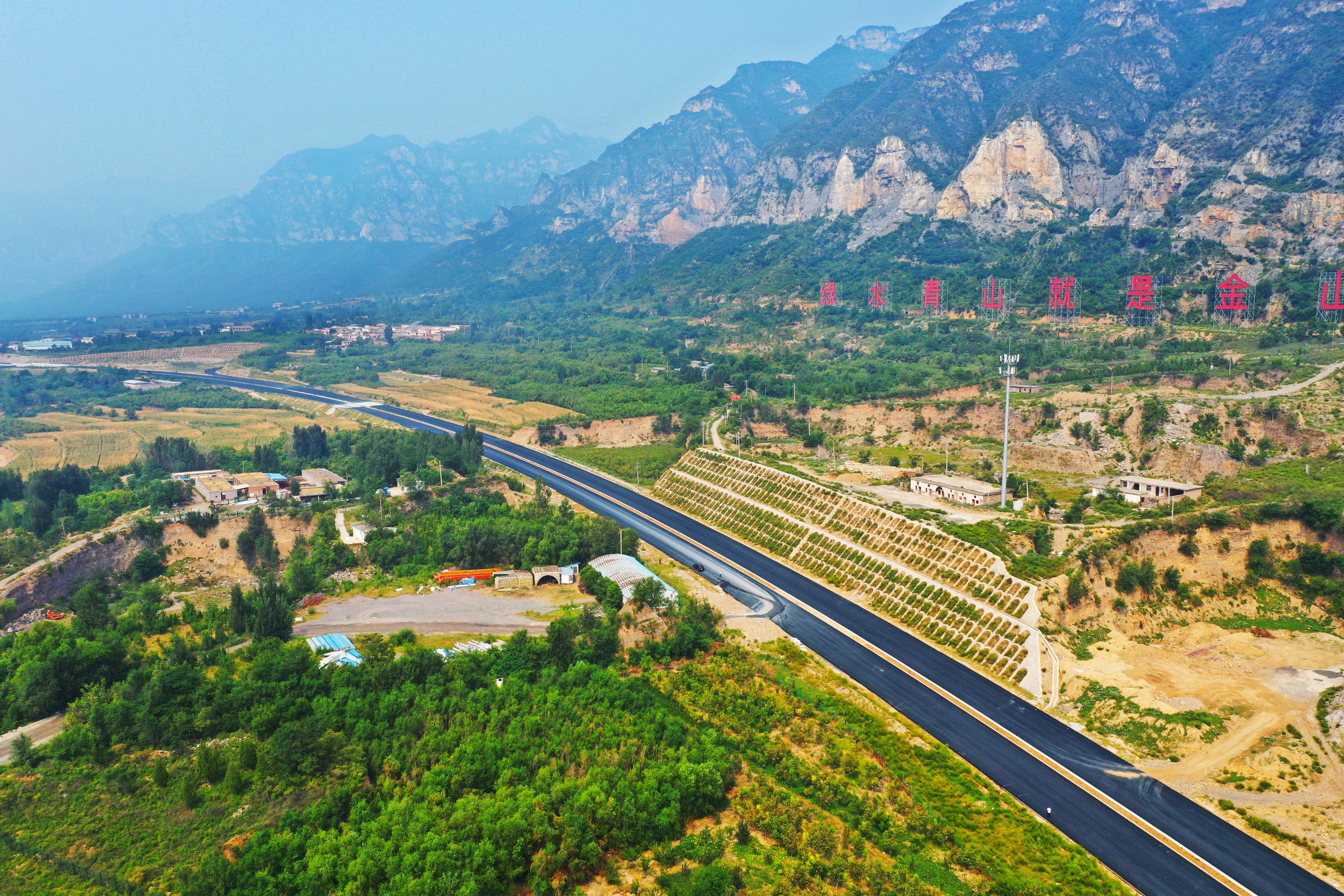 沿太行高速公路图片