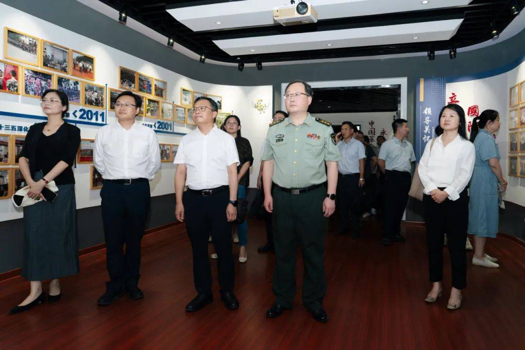 处长梅骁,常熟市委常委,人武部政委宋刚,常熟市人民政府副市长谈晓华