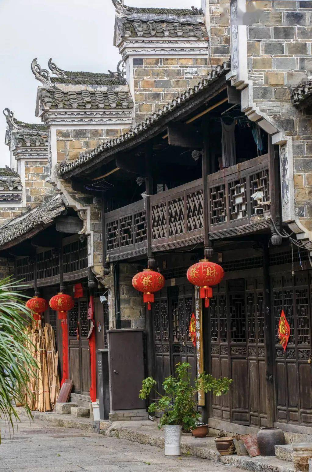 与王村芙蓉镇,边城茶峒,浦市古镇并成为湘西四大古镇!是土