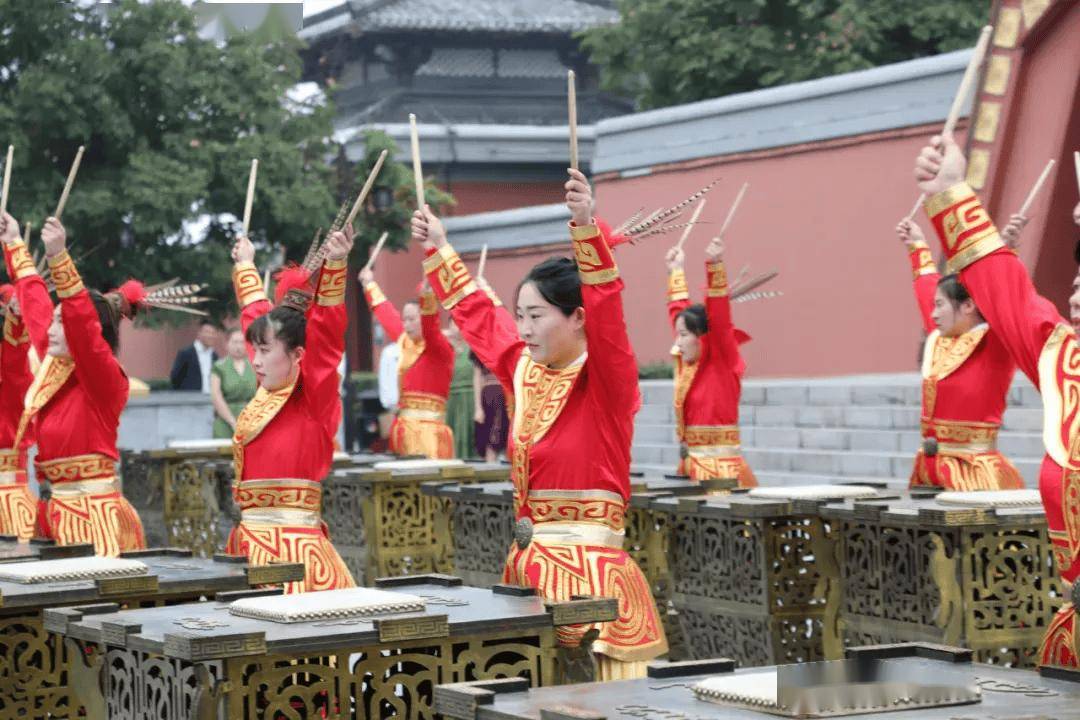 有朋自远方来,不亦乐乎击缶而歌,热情似火肆•地点:南城门•时间
