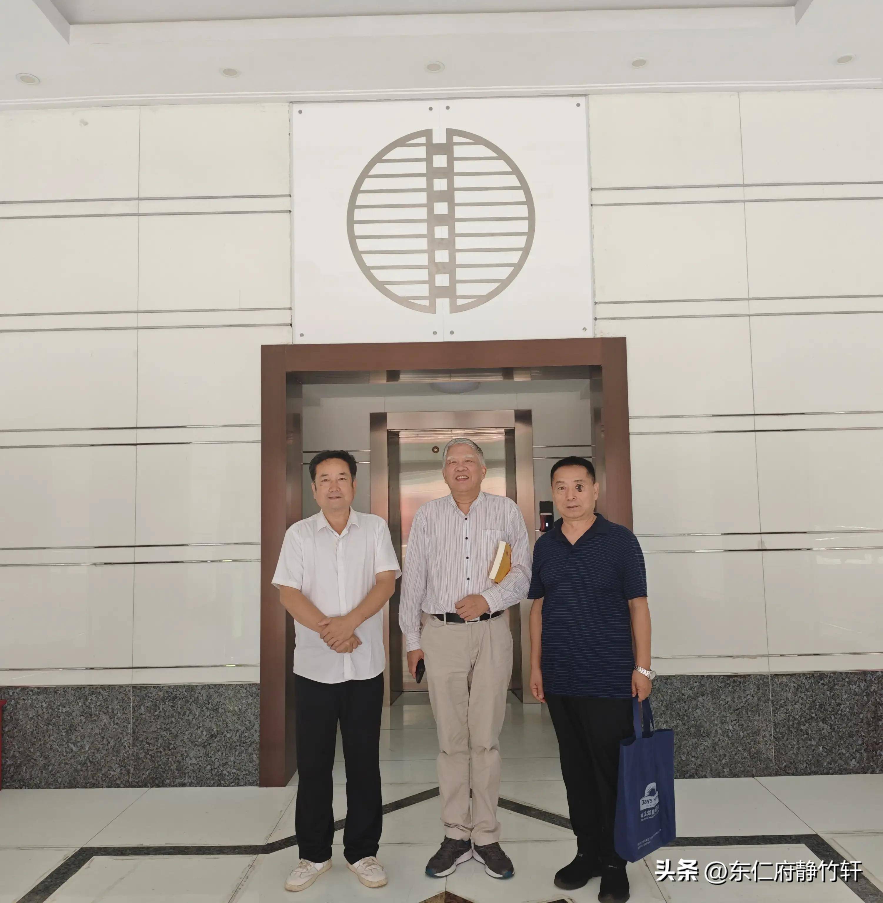 甲辰仲秋与南京大学沈卫威教授相遇中国第二历史档案馆 文/李景宁