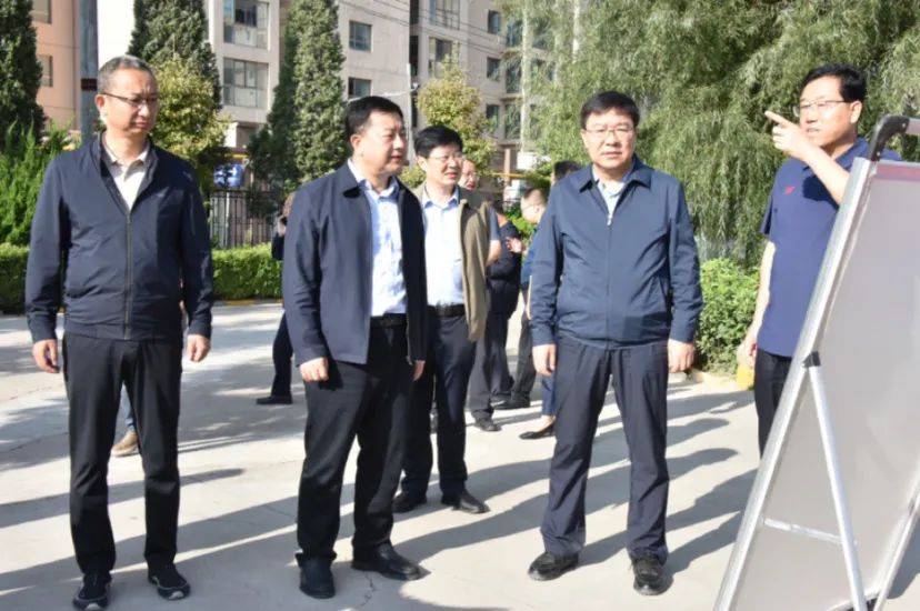 省体育局党组书记,局长王向晨,副市长董小平,市体育局局长成红梅,区委