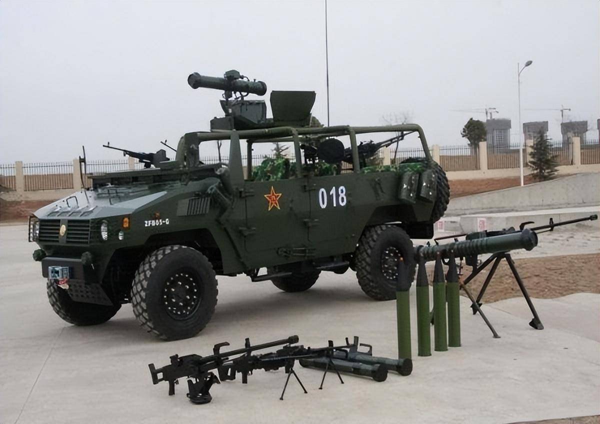 中国警用装甲车激战俄乌战场!车臣士兵驾车参战,浑身挂装格栅网