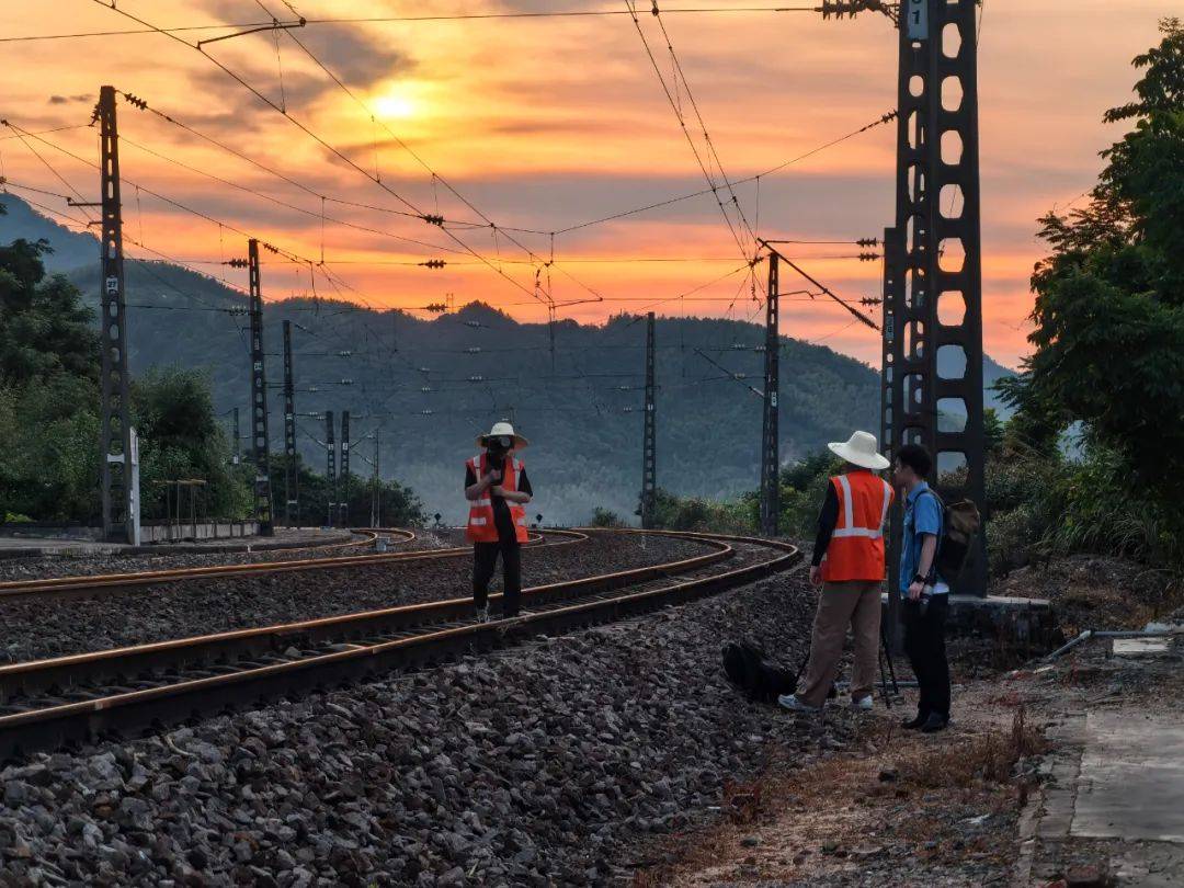 一座中国铁路的丰碑 一次跨越时代的献礼丨纪录片《鹰厦铁路》国庆