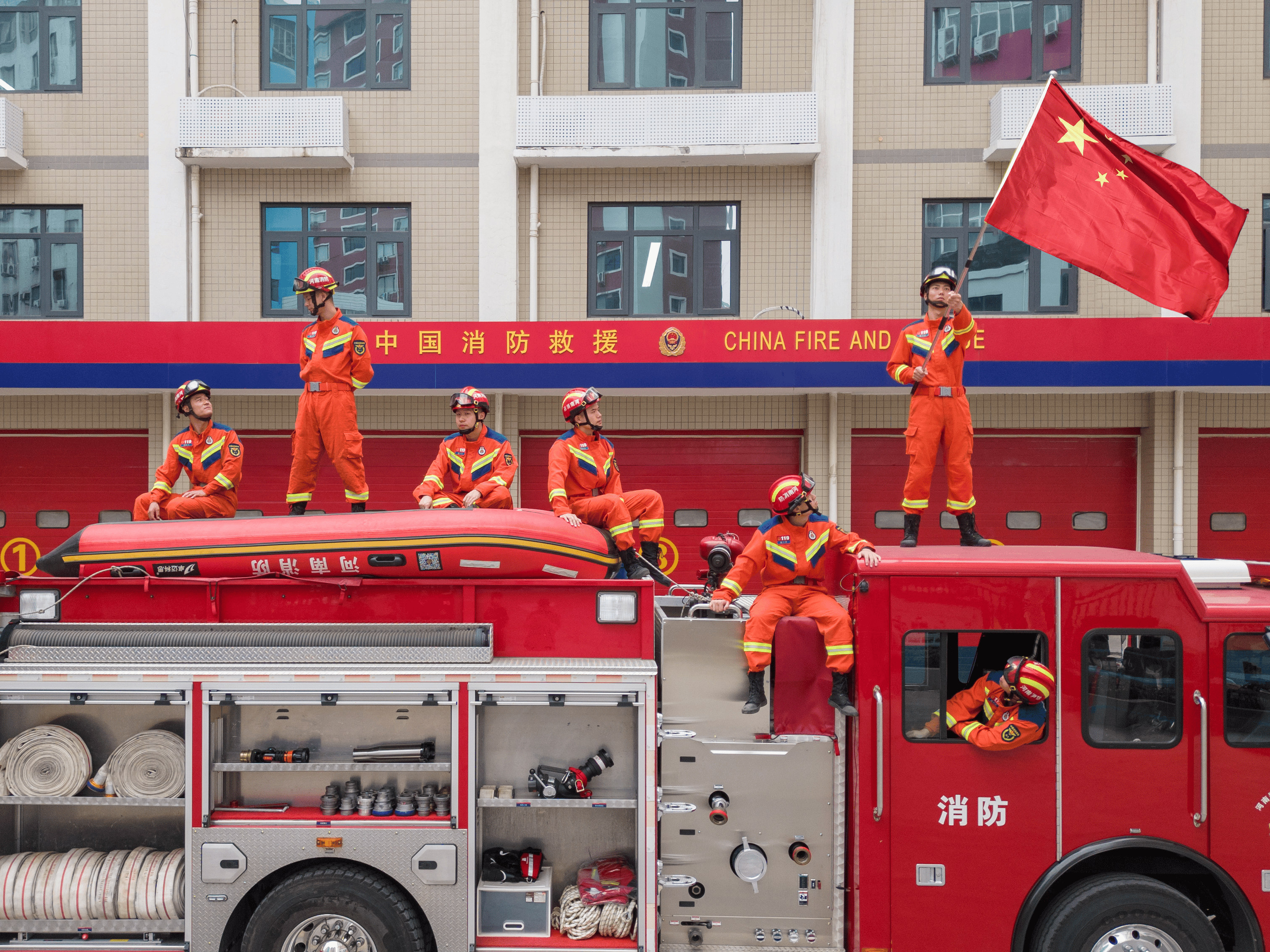 中国消防兵照片图片