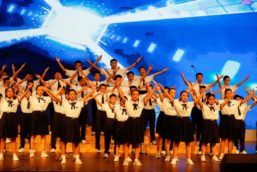 青春留歌传经典 丹心育才谱华章——柳州铁一中学(初中部)教育集团第