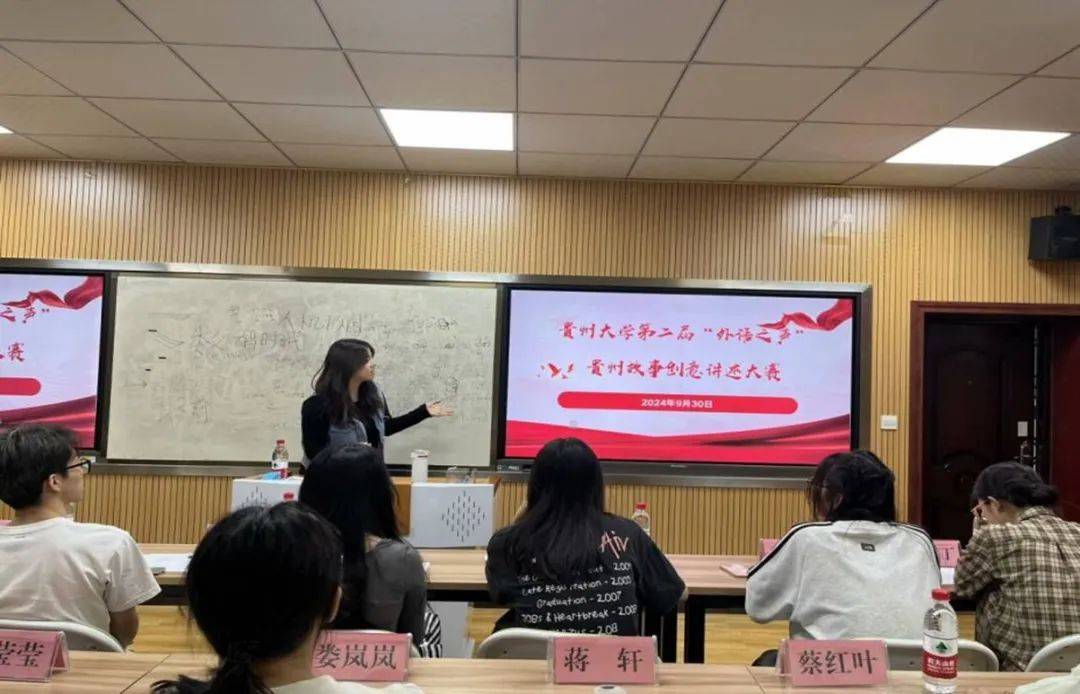 精细化工团总支副书记张嘉慧,管理学院团总支副书记高丽莎,美术