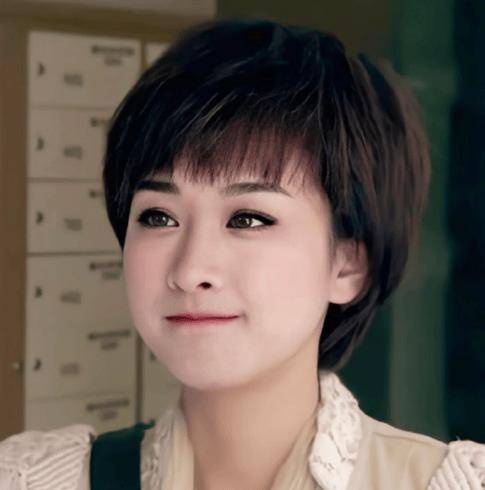 同年,在《碧波仙子》杀青之后,她又和王子文一起主演了民国剧《生死桥