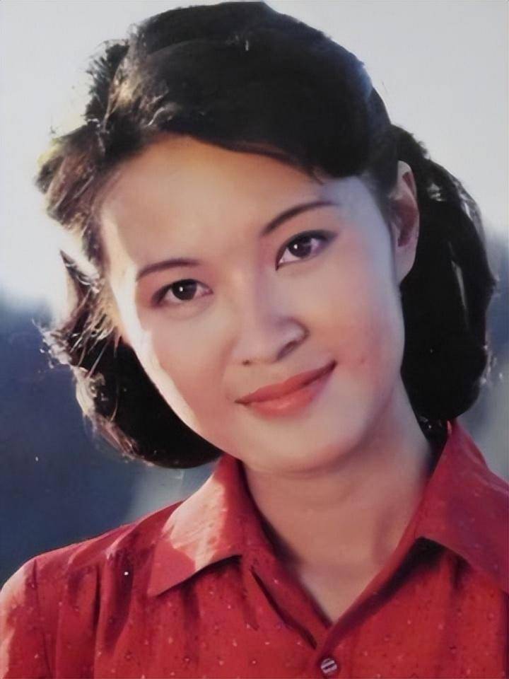 演员方舒:结婚7年背叛陈国星,出轨小10岁屠洪刚,8年后惨遭抛弃