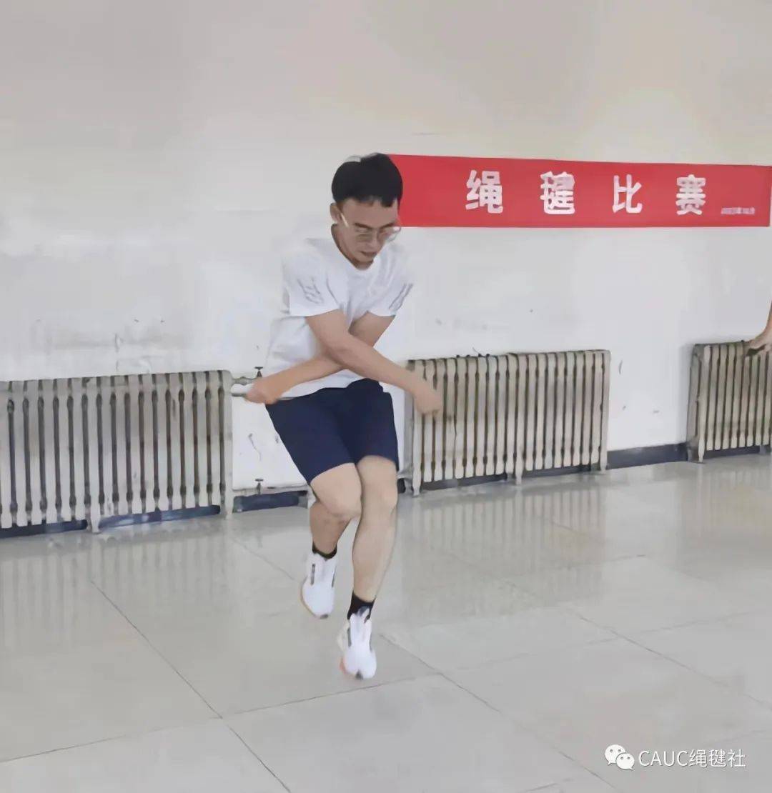 绳毽社拍了拍你,并向你投出橄榄枝!