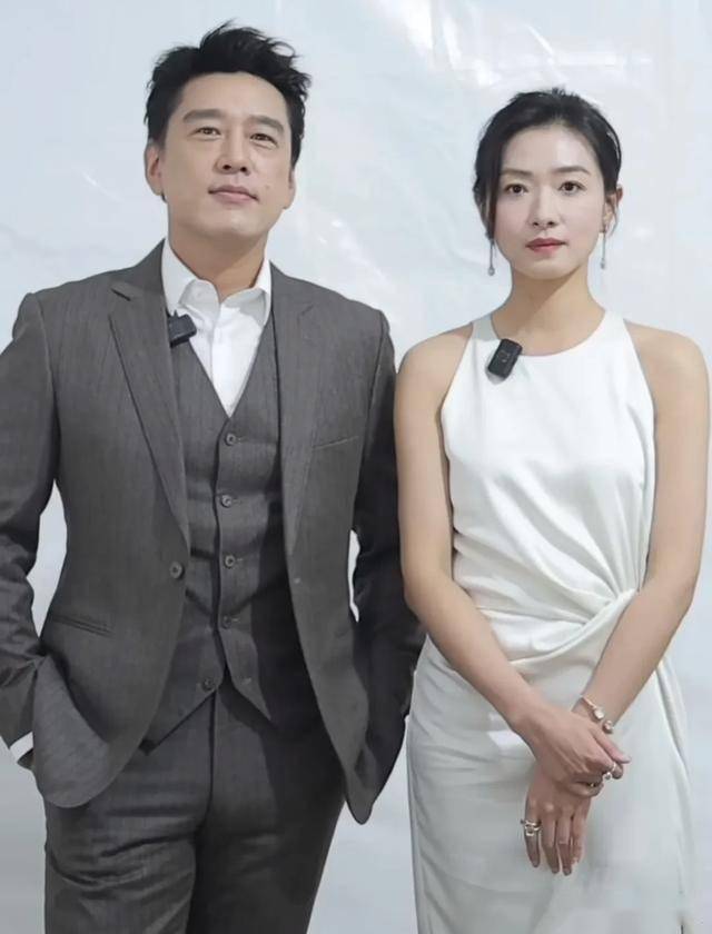 青岛这晚,黄晓明和陈梦同框,万茜好美,李玲玉气场十足_王耀庆_俩人_何