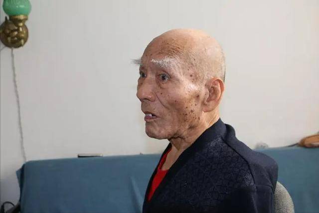 提醒:寿命短的人,眉毛或有这3种表现