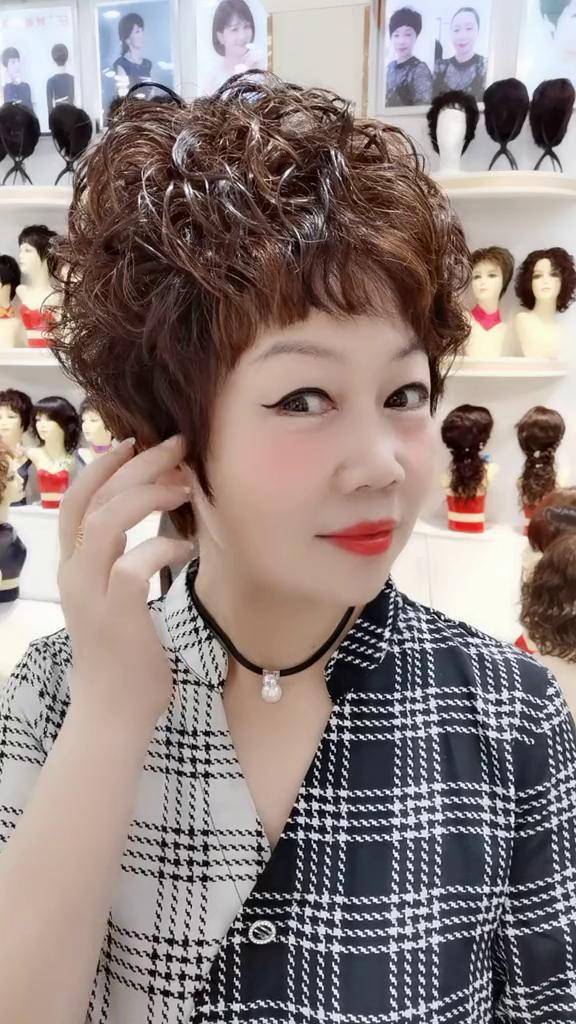 女人想变美,年龄永远都不是问题没有撤退可言 ef时尚假发 女士假发