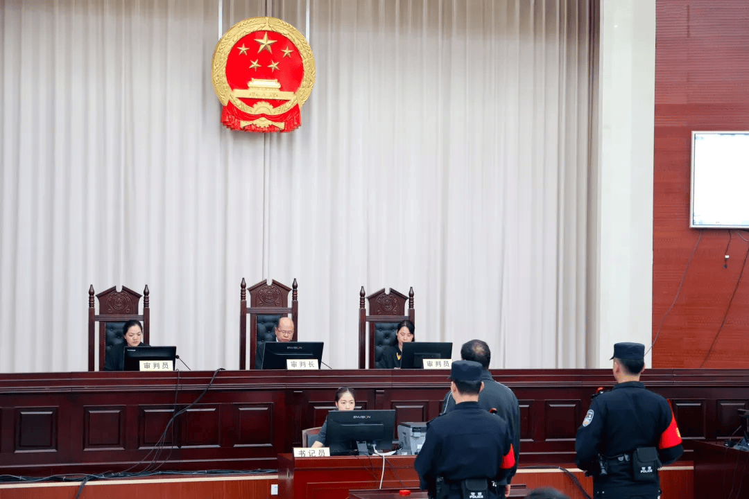 案件涉及某单位原公职人员利用职务之便,通过"吃空饷"的方式套取国家