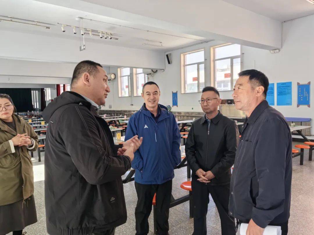 苏尼特右旗教育局开展校园食品安全和膳食经费管理专项检查工作