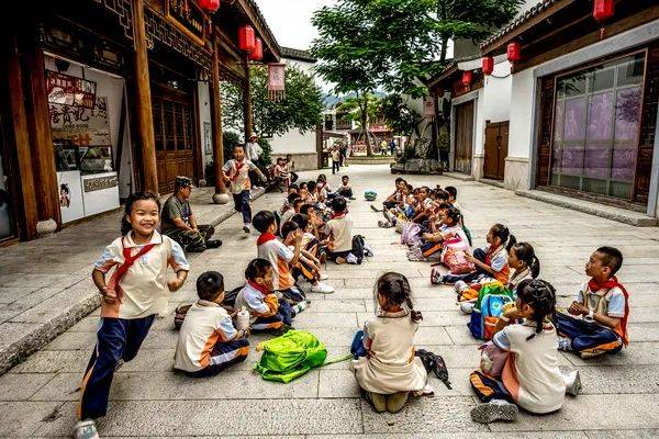 《焊花绽放》林长春 宁德《古街夜色》张甦 福州《独龙江畔》徐天荣