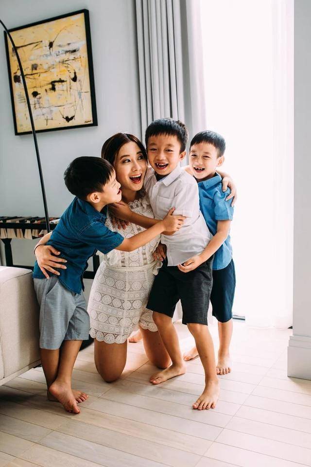 嫁中产富豪生三子,闺蜜圈个个不同凡响_徐子欣_香港_姐姐