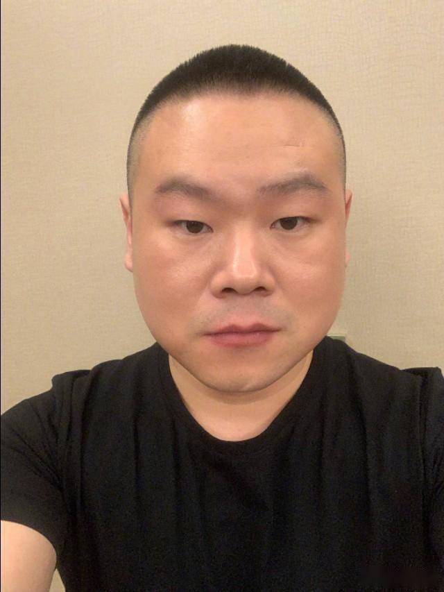 从"德云一哥"到"综艺混子",39岁的岳云鹏,彻底原形毕露!