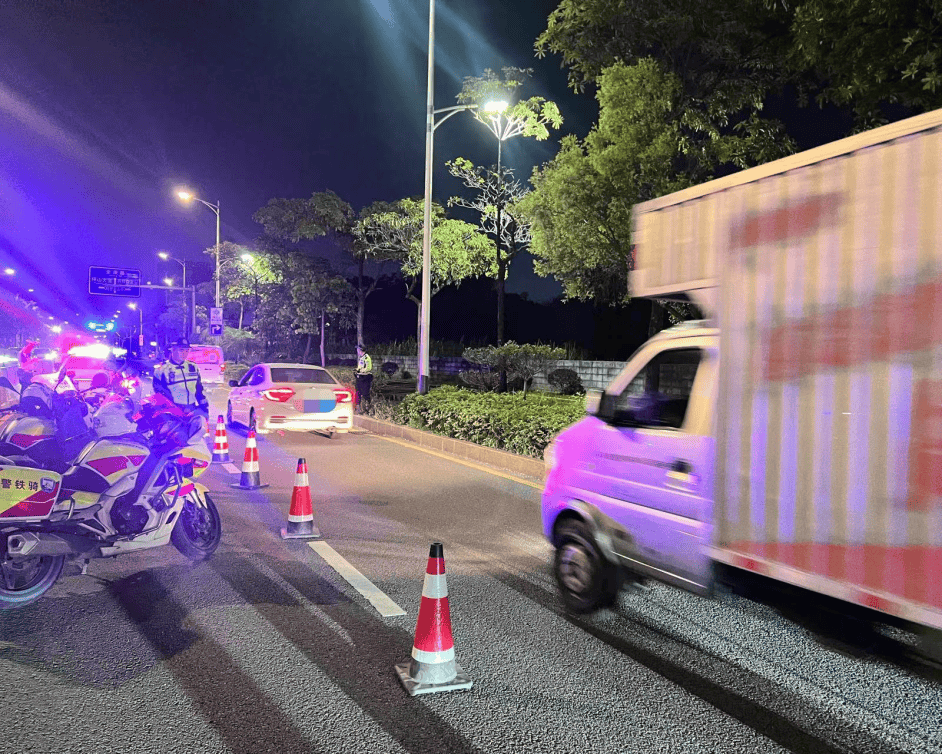 “我喝了酒,你报警吧!”深圳一司机撂下话后…… “我喝了酒,你报警吧!”深圳一司机撂下话后……