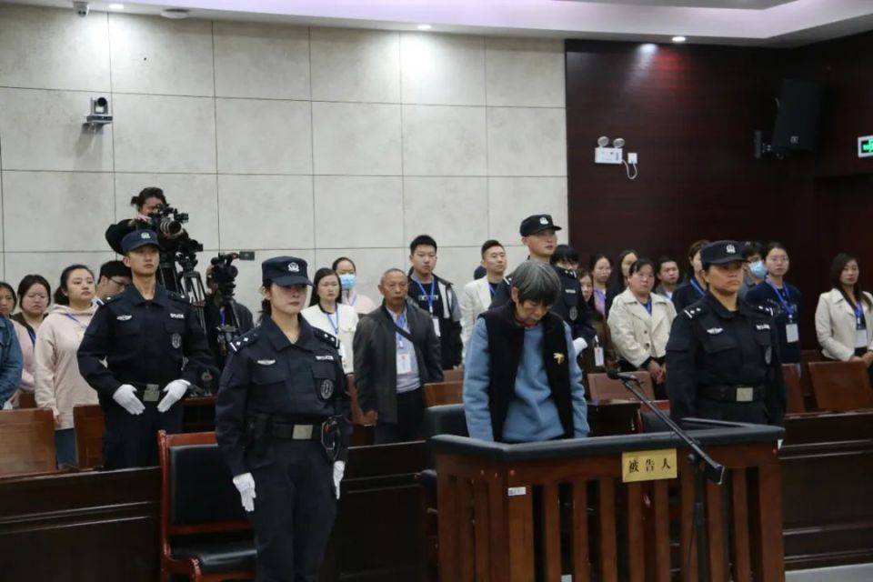 余华英亲戚称判了死刑是好事：免得再出来害人