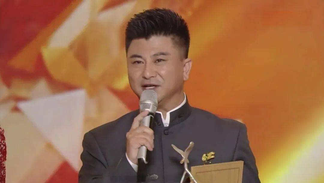 电台广播主持人工资(广播电视台电台主持人工资)