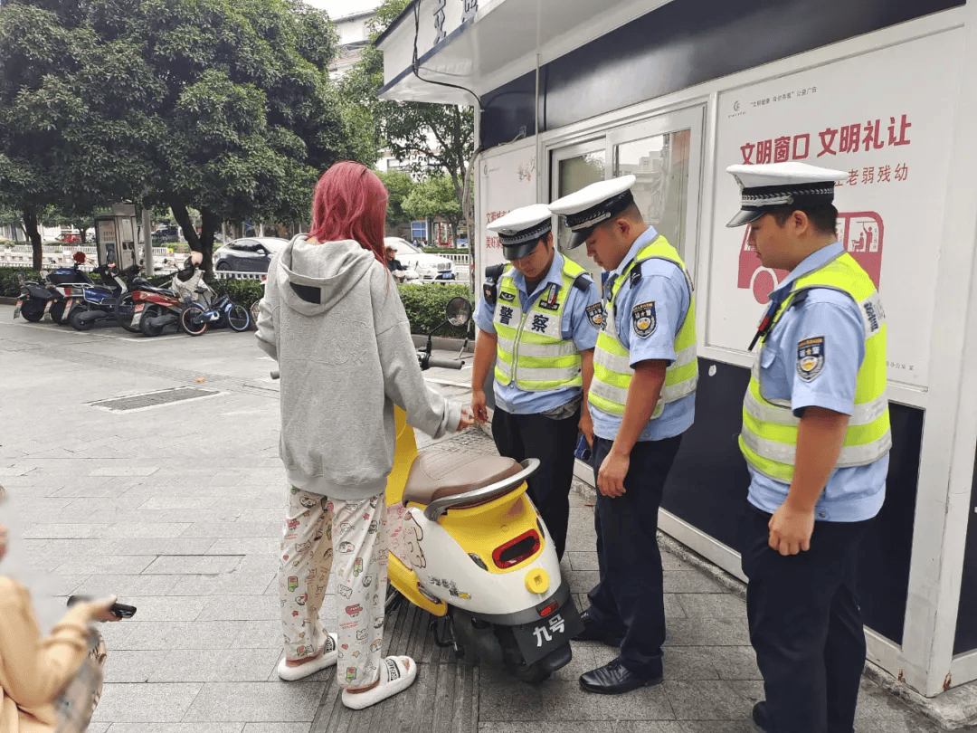 惠州极酷电动车交警查图片