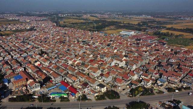 实探已落网的江苏“农民副县长”宋世敏老家:强制改造村内住房引争议 曾任当地一学校董事长 实探已落网的江苏“农民副县长”宋世敏老家:强制改造村内住房引争议 曾任当地一学校董事长