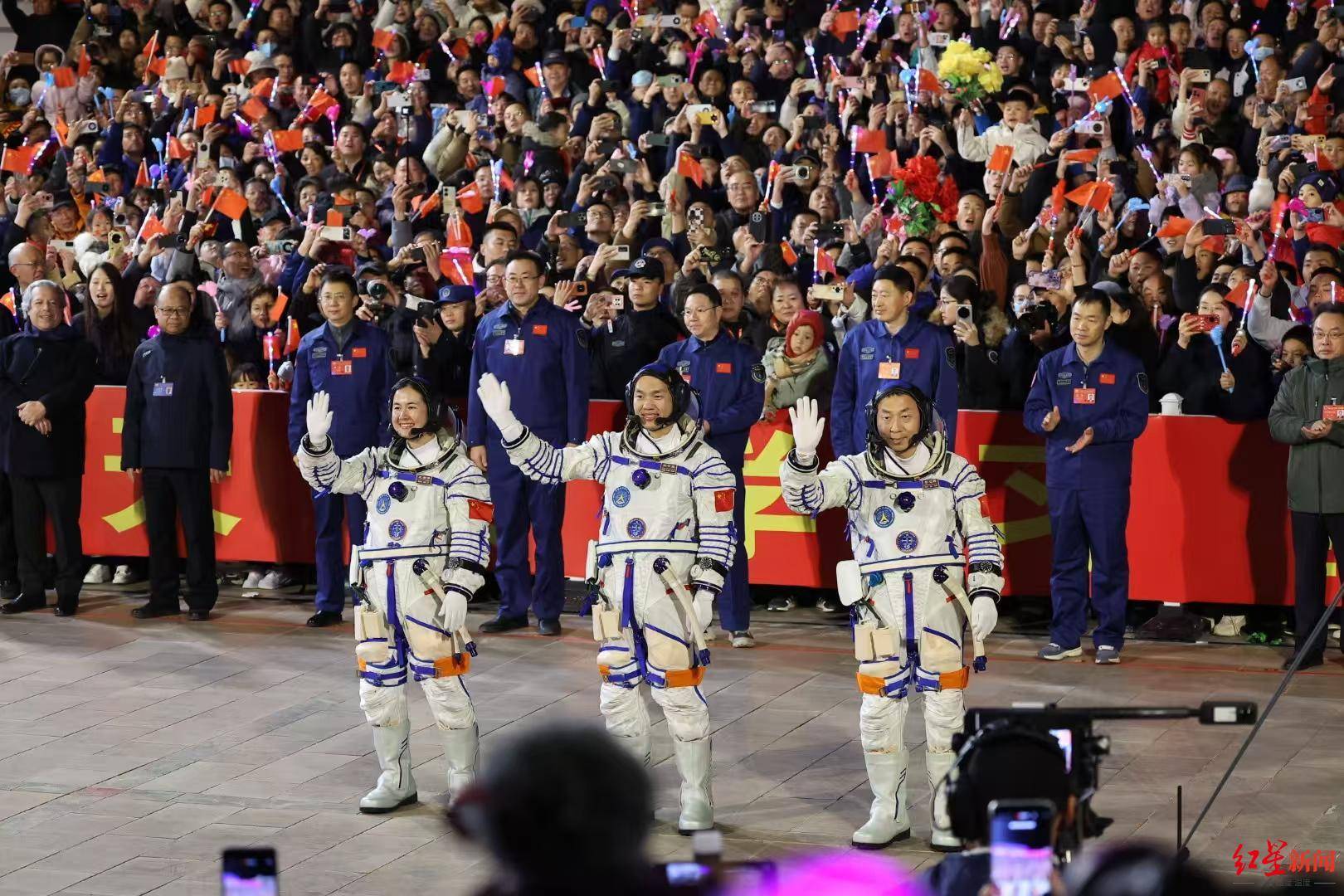 出征 向太空！神舟十九号航天员乘组出征仪式在酒泉卫星发射中心举行