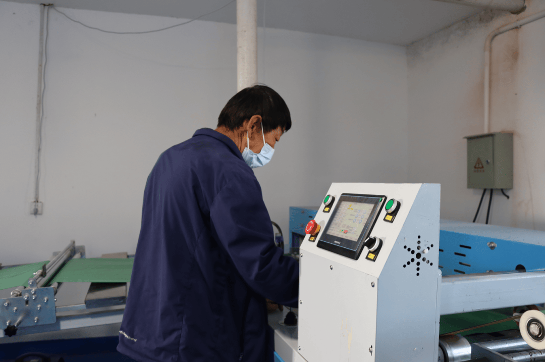 编织袋厂利润(编织袋加工厂里的机器投资多少)