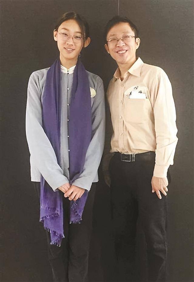 清华才女武亦姝:16岁夺冠,拒绝北大保送,父母教育应了董卿的话