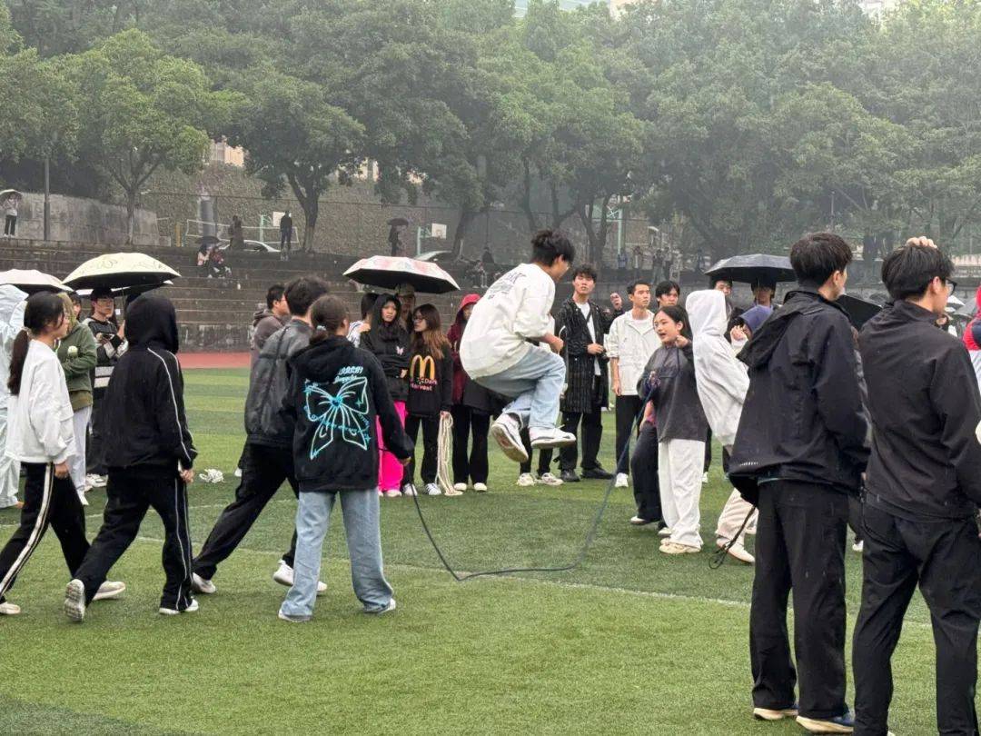 运动会||赛场激情与幕后故事——直击现场的采访之旅