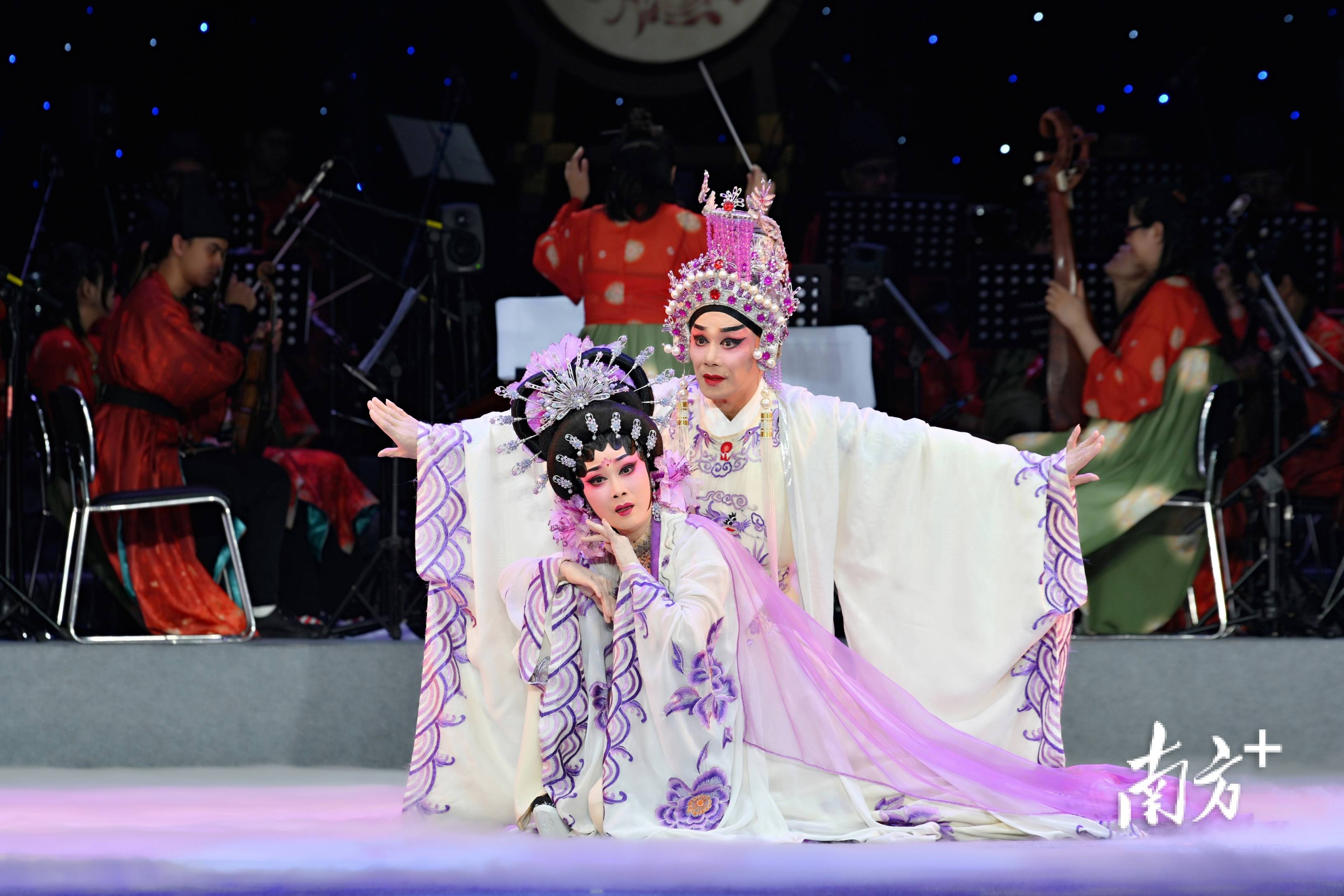 丁凡与蒋文端曾搭档出演多个经典剧目.