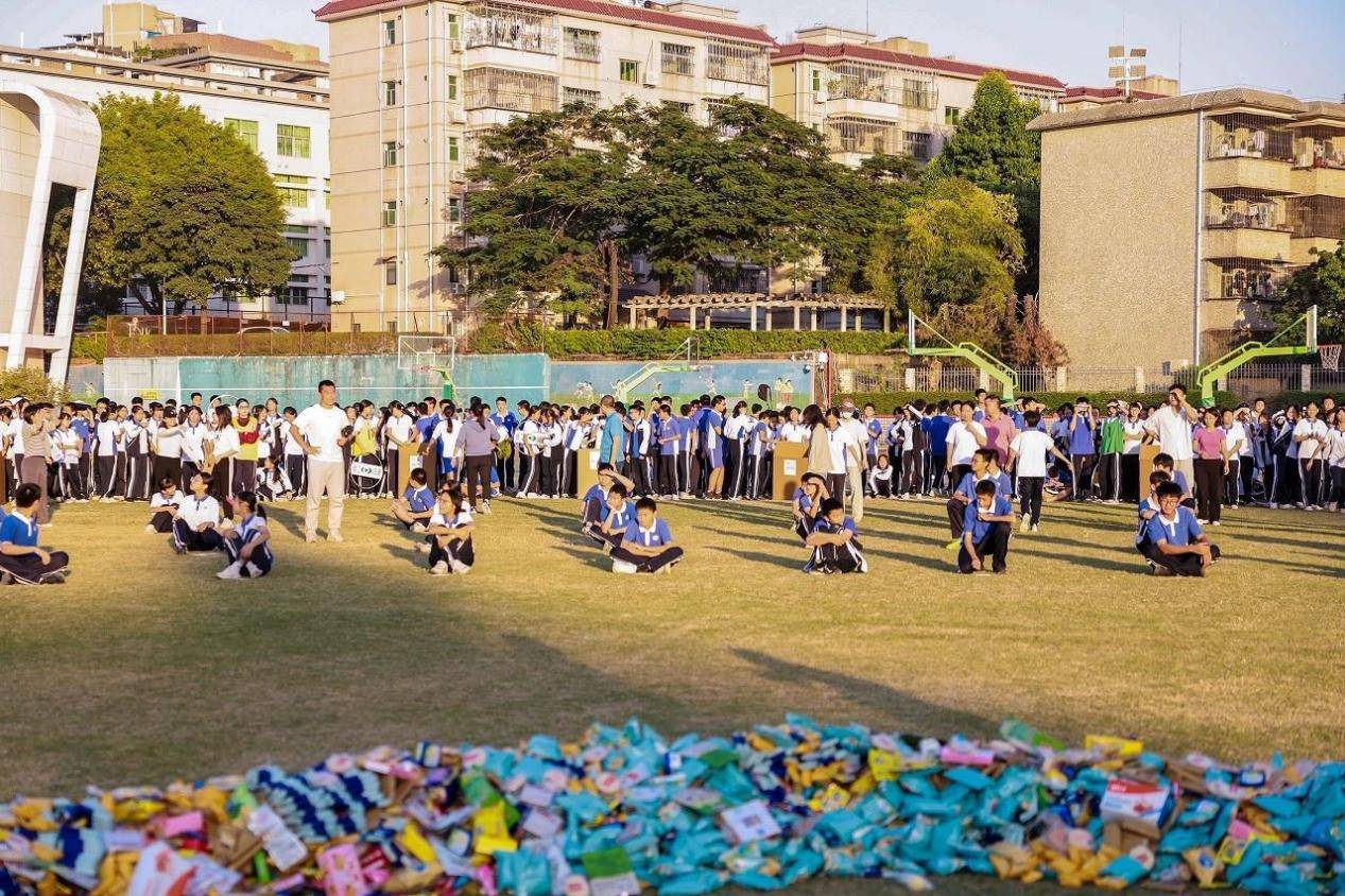 活力校园|深圳市观澜第二中学教育集团开展"班级抢零食大战"师生解压