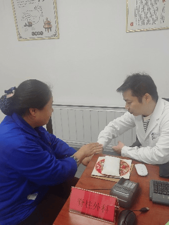 真没想到在家门口就看上专家了,太方便了"周三上午,王庆坨医院外科